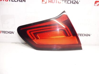 Moldura decorativa da lâmpada traseira esquerda Citroën C4 II 9808624880